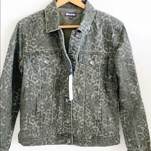 Tractr green Leopard Print oversized Denim Jacket NWT, size small